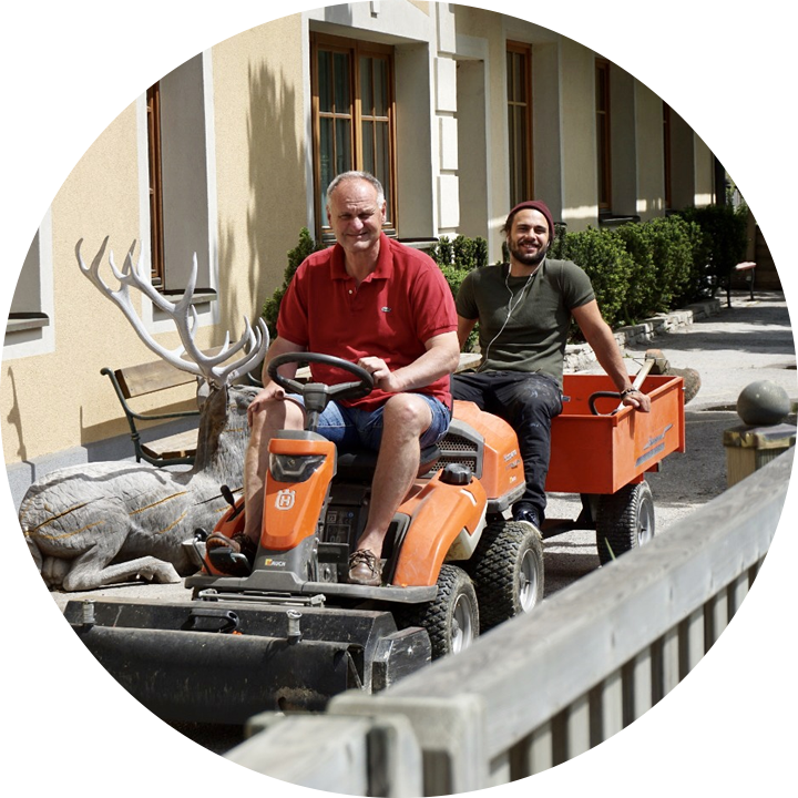 Zwei Josef's & der Rasenmäher